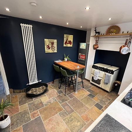 Wolf Hollow, Sleeps 4 Plus 2, Buxton Town Centre Ngoại thất bức ảnh